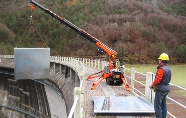 Подъем грузов в стесненных условиях